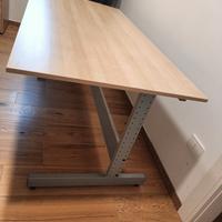 Scrivania 1,60cm  lunghezza larga 80 cm