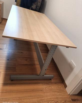 Scrivania 1,60cm  lunghezza larga 80 cm