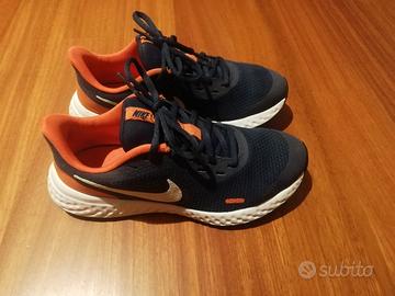 Nike Revolution 