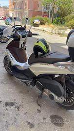 Beverly Piaggio 300