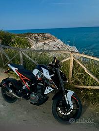 Ktm Duke 125 2019/2020 con Akrapovic
