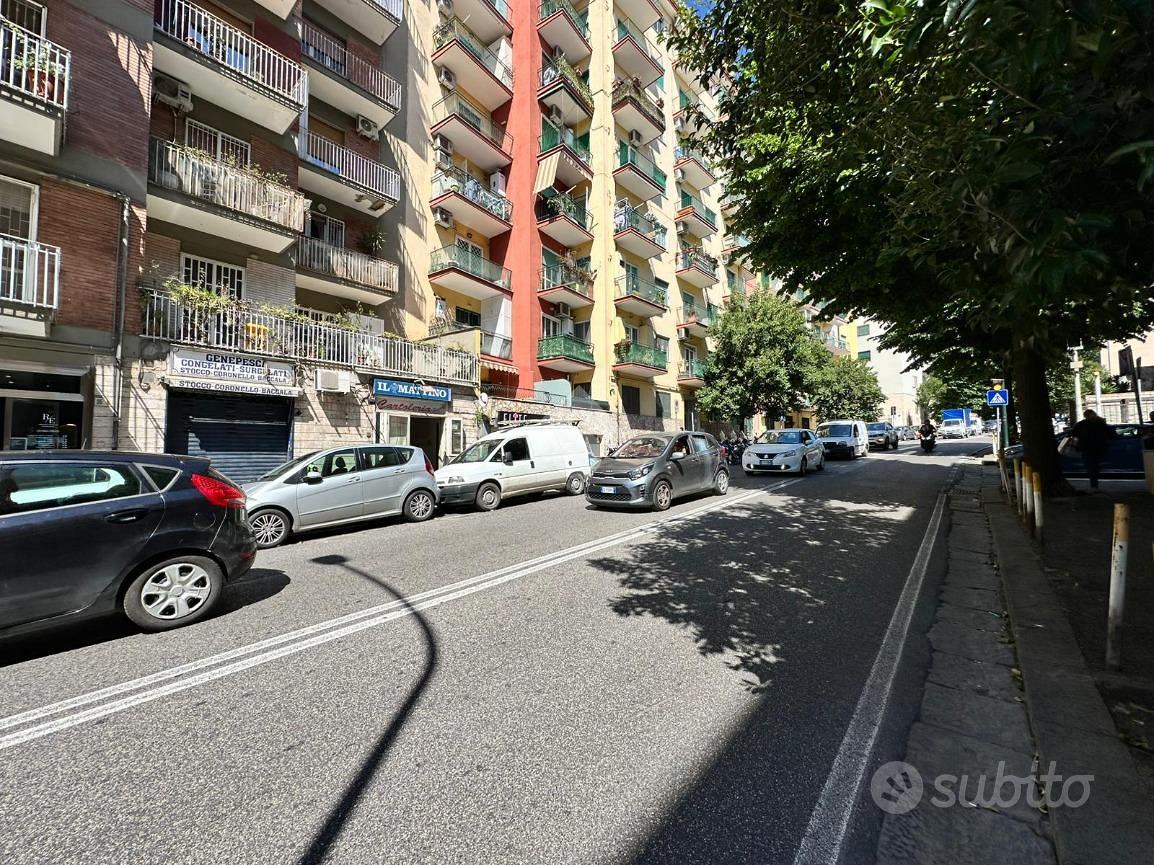 NEGOZIO A NAPOLI - Vista 3