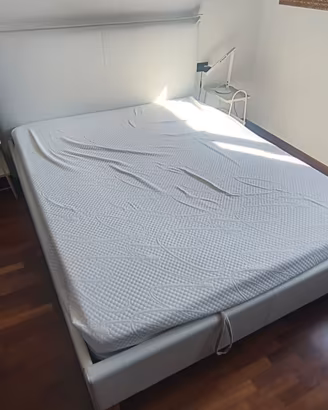 Letto matrimoniale con contenitore +materasso IKEA