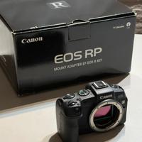 Fotocamera Canon EOS RP completa di accessori