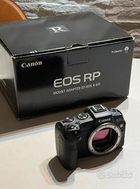 Fotocamera Canon EOS RP completa di accessori