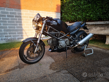 Ducati Monster 600 del 2001 a carburatori