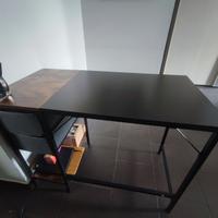 Scrivania per computer, tavolo da ufficio.