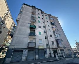 2 LOCALI A NAPOLI