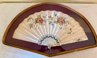 Vebtaglio in madreperla ricamato e dipinto