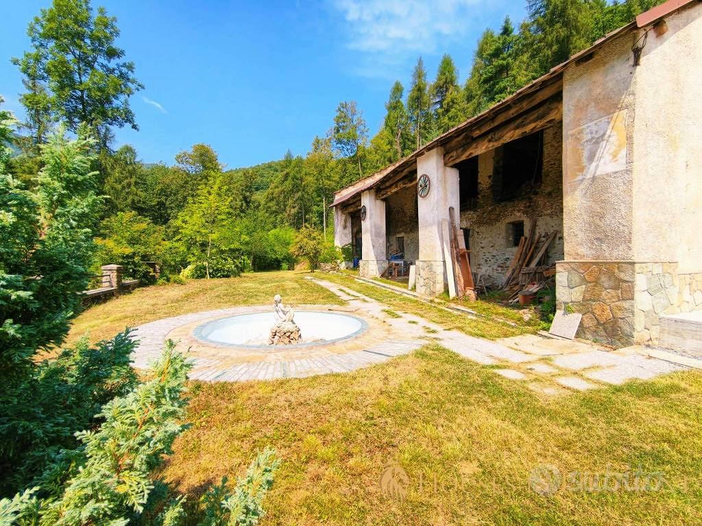Rustico / Casale di 380 m² con più di 5 locali a G - Vista 4