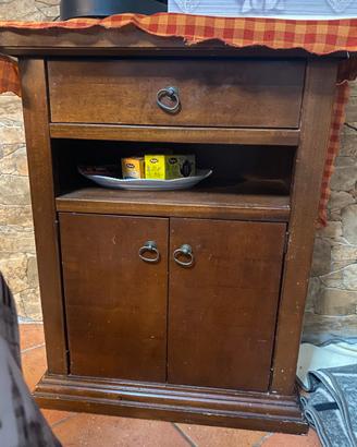 Mobile di legno duro