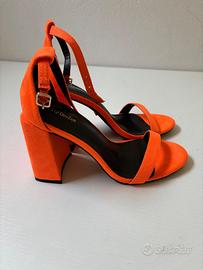 Sandali con tacco arancione