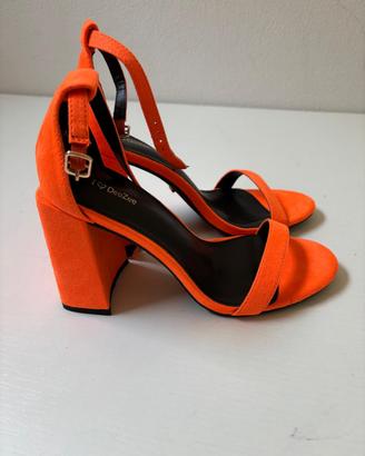 Sandali con tacco arancione