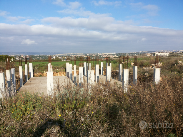 Terreno edificabile co pilastri