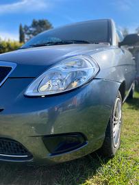Lancia y 1.2 2007