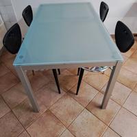 tavolo da cucina con 4 sedie