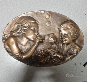 placca bronzo donna bambino bolle