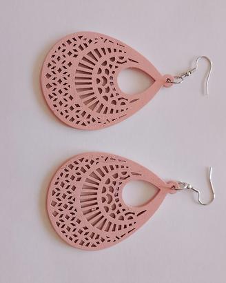 Orecchini boho in legno rosa traforati stile etnic