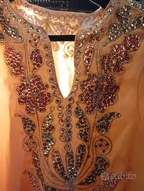 ABITO LUNGO GIALLO ORO