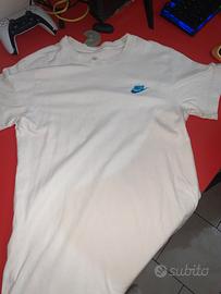 maglia a mezze maniche della nike,bianca