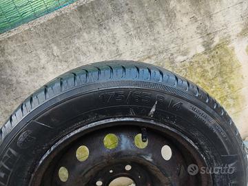 gomme 175/65R14 + cerchi.