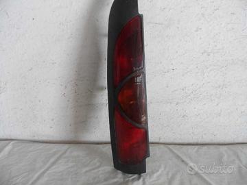 FANALE POSTERIORE SX A LED INTEGRATO NEL PORTELLON