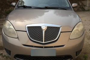 Lancia y