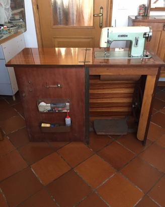 Macchina per cucire a pedale