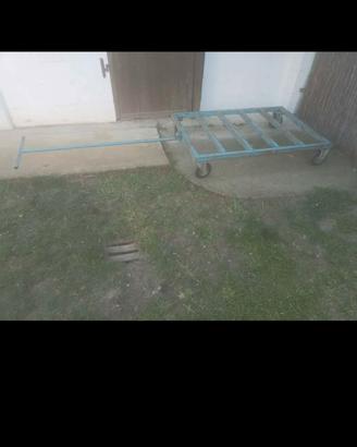 Carrello con traino e ruote girevoli 