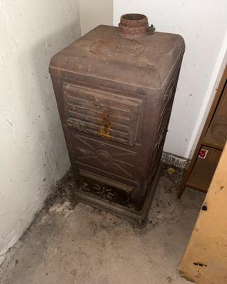 Stufa  antica in ghisa CAT – Vintage da restaurare