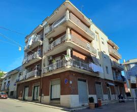 Negozio a Castellana Grotte, 2 locali