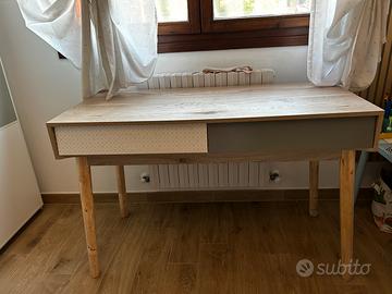 Scrivania stile nordico