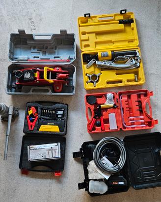 accessori auto crik togli ganasce carica batterie 