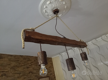 Lampadario artigianale in legno