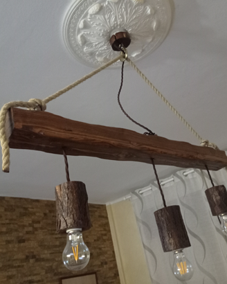 Lampadario artigianale in legno