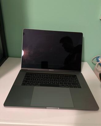 MacBook Pro 15” - Intel Core i7 quad-core - 2016