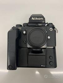 Fotocamera analogica Nikon F3 con motore MD-4