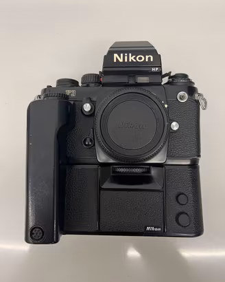 Fotocamera analogica Nikon F3 con motore MD-4