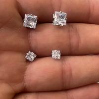 Orecchini grandi e piccoli in punto luce