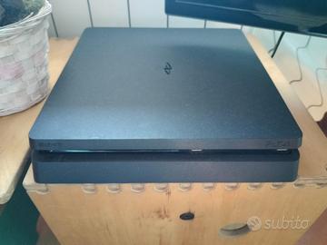 PS 4 ricondizionata + controller