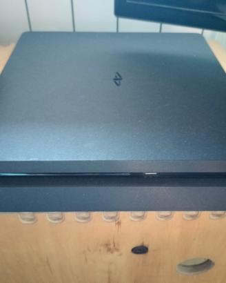 PS 4 ricondizionata + controller