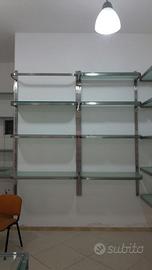 Arredo negozio acciaio e vetro temperato