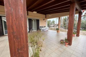 Villa di 300 m² con 4 locali e box auto doppio a G