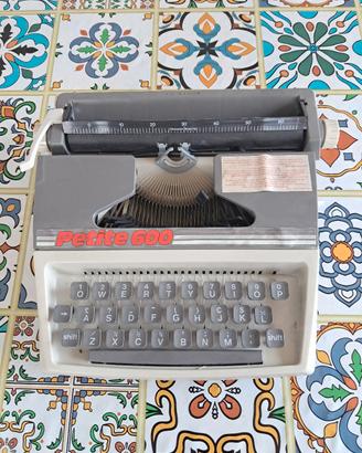 macchina da scrivere petite 600