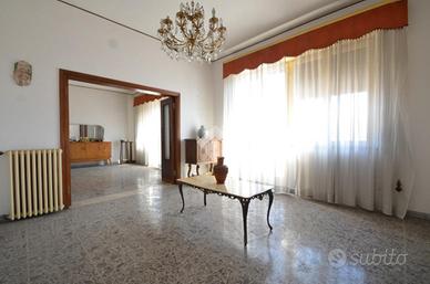 Ampio quadrilocale da ristrutturare