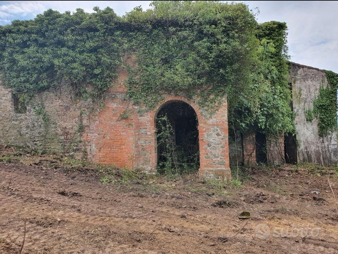 Rudere 600 mq con terreno 4 Ha - Vista 3