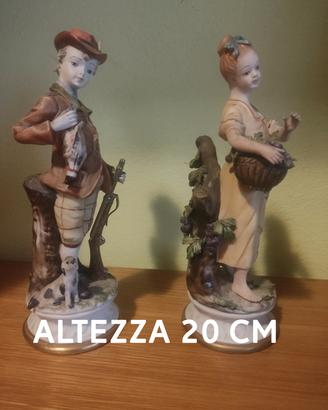 due statue di Capodimonte lui cacciatore lei vende