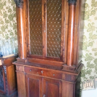 Mobile in legno primi 900 con colonne tornite