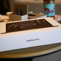 MacBook Pro M4 14" 16/512 nero, batteria al 100%