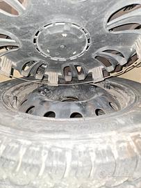 4 gomme seminuove completi di cerchi per fiat scud